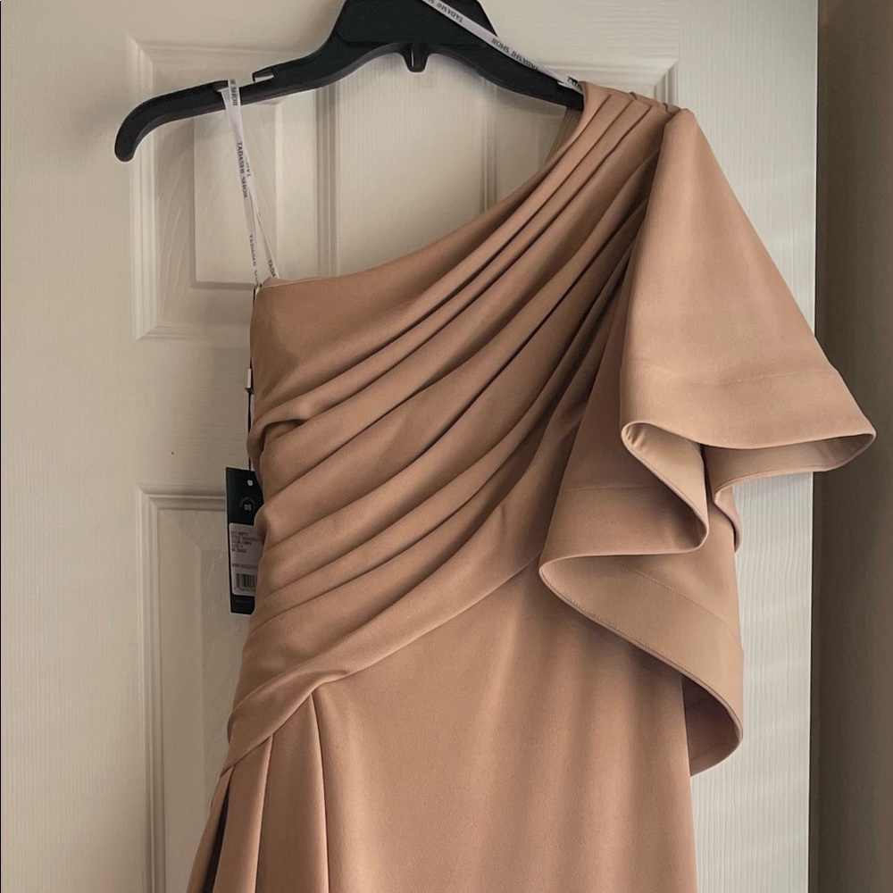 Tadashi Shoji Aboah One-Shoulder Flutter Sleeve Gown Sz Small